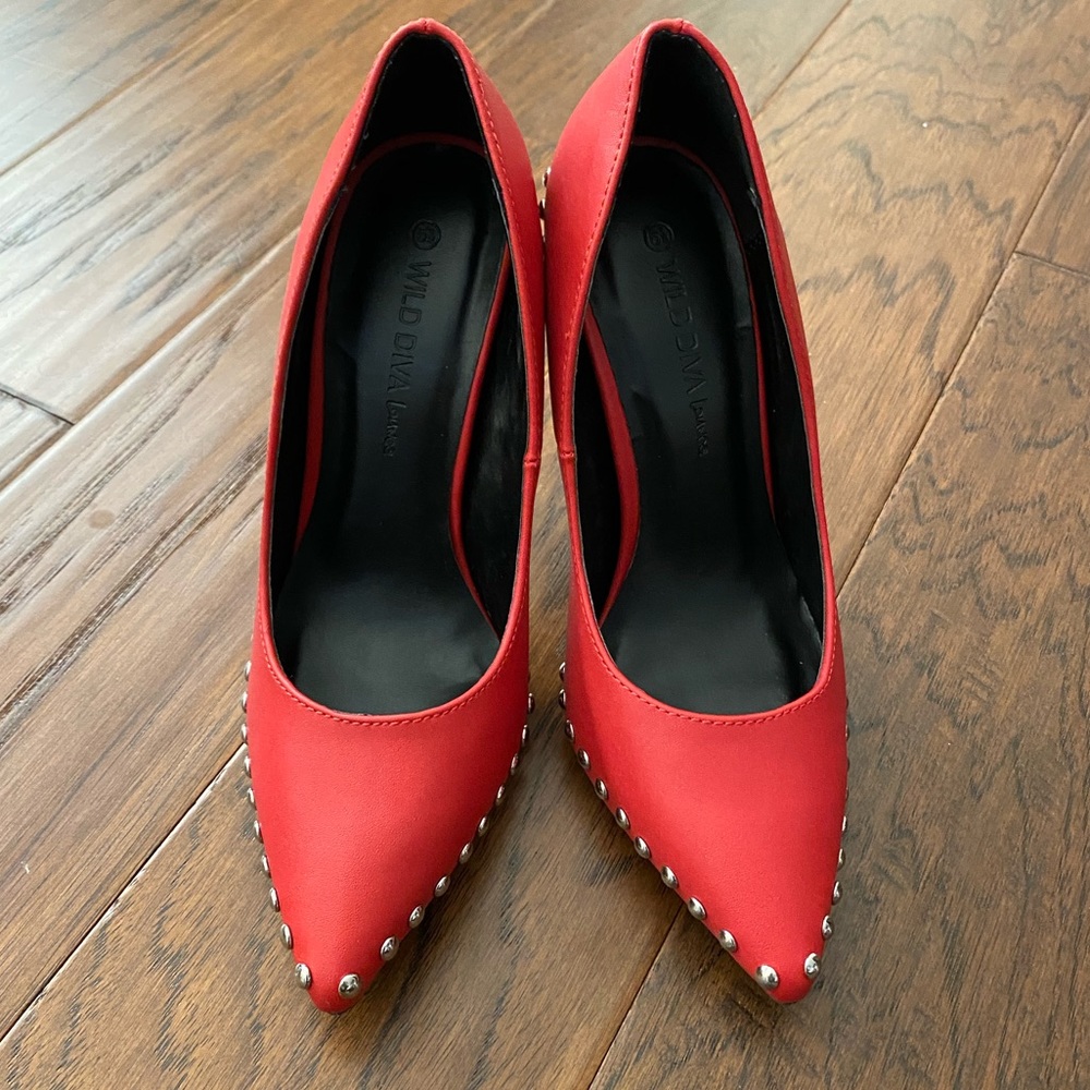 Wild Diva  Studded Point Pumps